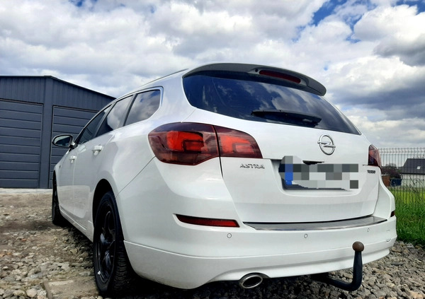 Opel Astra cena 23500 przebieg: 197200, rok produkcji 2011 z Gliwice małe 56